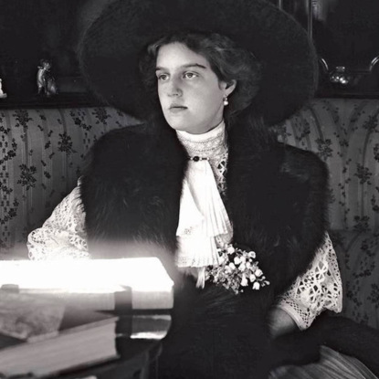 Как внучка Александра II вышивала платья для Коко Шанель